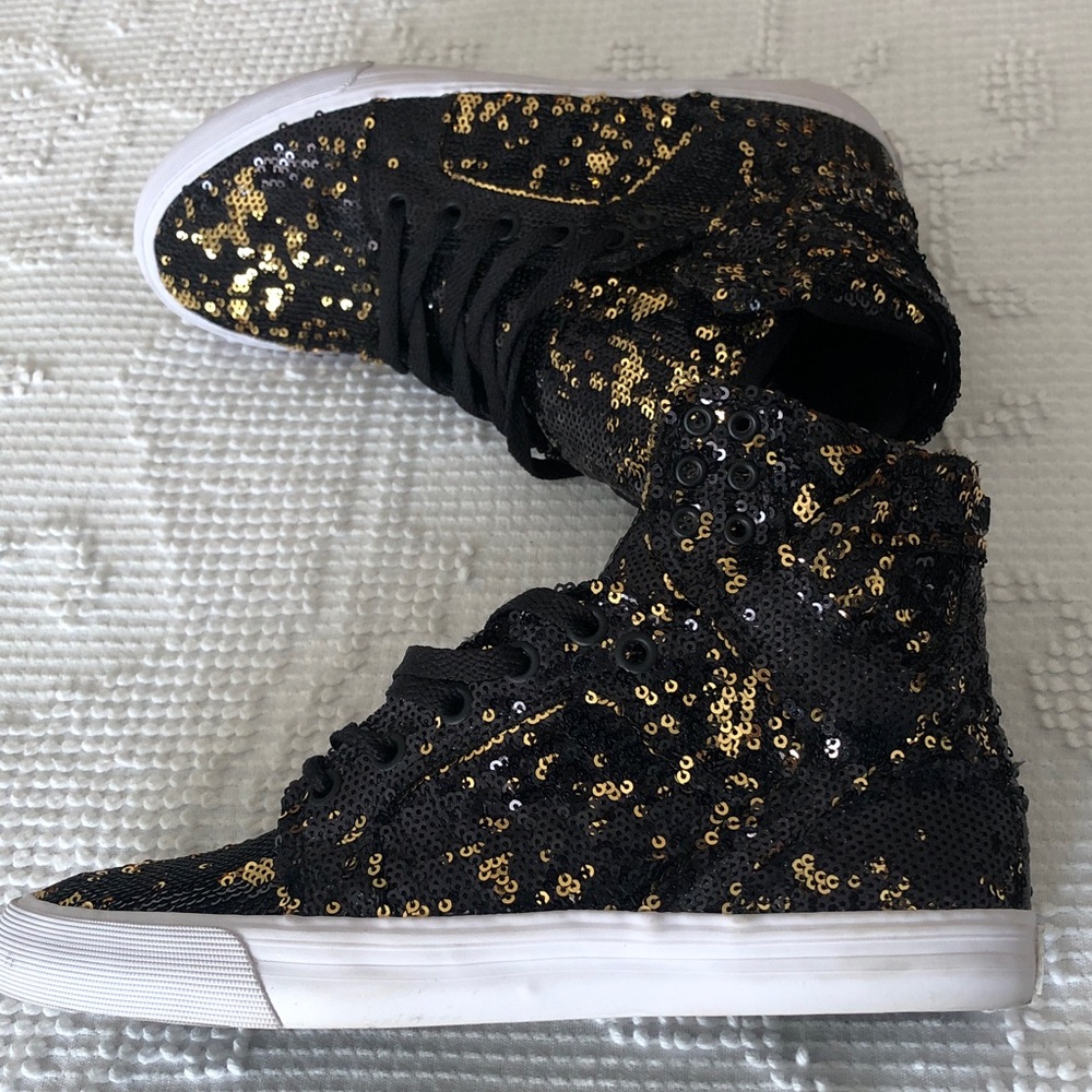 Skytop Sneaker in Black/Gold Sequins
SUPRA